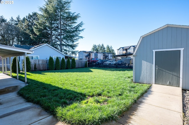 view of yard featuring a storage shed