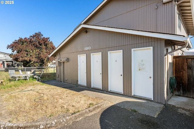 1180 R St, Springfield, OR 97477 - view of garage