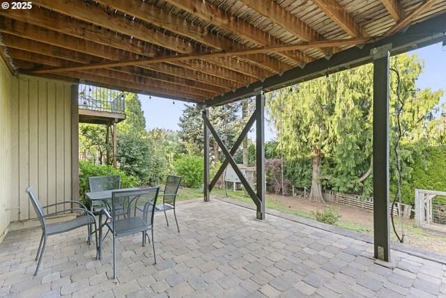 225 NW Brier Ave, Dundee, OR 97115 - kitchen with a sink, stainless steel appliances, a wealth of natural light, and dark wood-type flooring