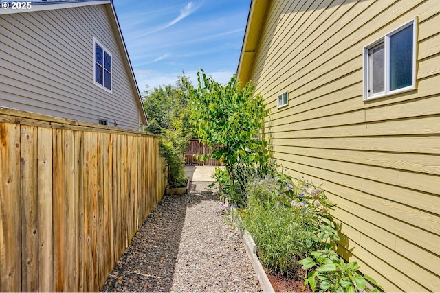 603 Lone Oaks Loop, Silverton, OR 97381 - view of side of home