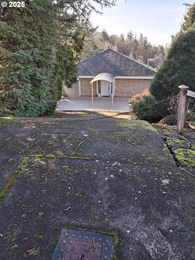 8408 NW Pinnacle Ct, Portland, OR 97229 - view of yard featuring a deck