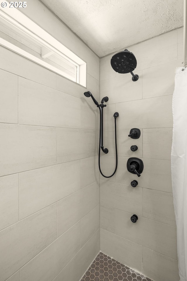 6783 Apollo Rd, West Linn, OR 97068 - bathroom featuring tiled shower and a textured ceiling