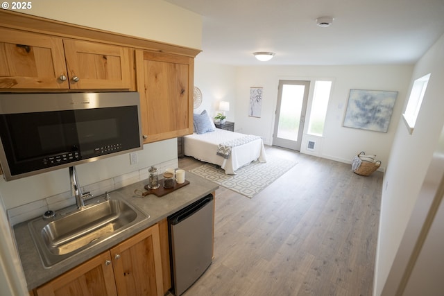2368 Kingwood St, Forest Grove, OR 97116 - bedroom featuring multiple windows, light wood-style floors, and baseboards