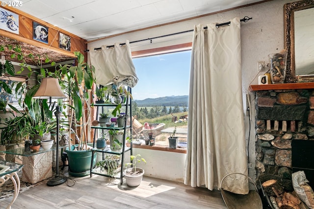 36285 Row River Rd, Cottage Grove, OR 97424 - interior space featuring a mountain view
