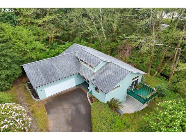bird's eye view with a forest view