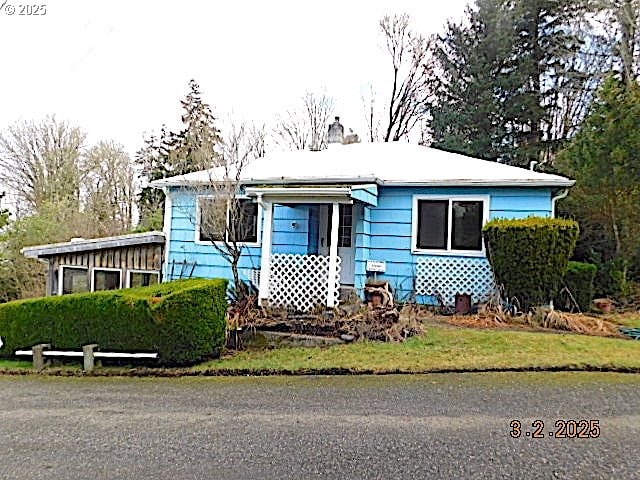 view of front of property