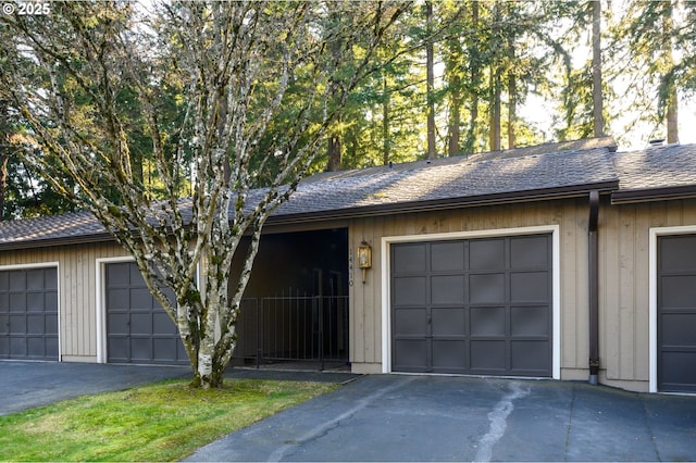 single story home featuring a garage