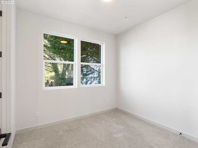 688 SE 47th Ave, Portland, OR 97215 - carpeted spare room featuring baseboards