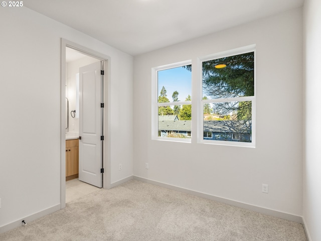 688 SE 47th Ave, Portland, OR 97215 - empty room featuring light colored carpet and baseboards