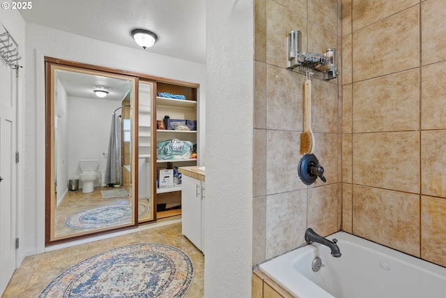full bath with shower / bathtub combination, toilet, and a closet