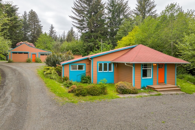 view of front of property featuring an outdoor structure and a garage