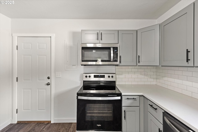 320 Beech St, Longview, WA 98632 - kitchen featuring appliances with stainless steel finishes, gray cabinetry, dark wood finished floors, light countertops, and baseboards