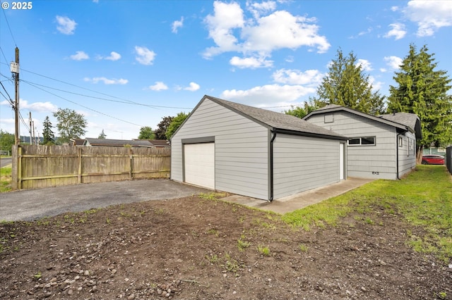 320 Beech St, Longview, WA 98632 - detached garage featuring asphalt driveway