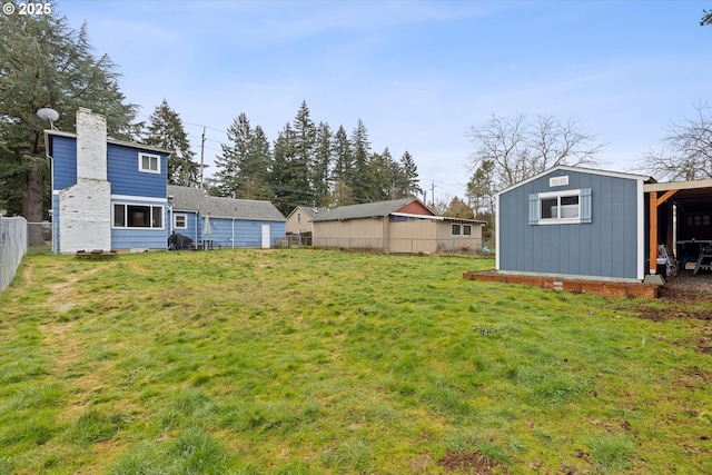 view of yard with an outbuilding