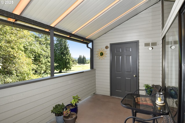 sunroom with lofted ceiling