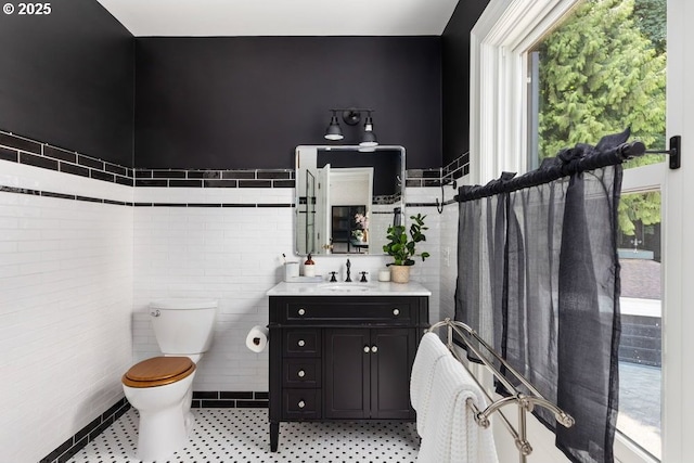11175 S Riverwood Rd, Portland, OR 97219 - bathroom with tile walls and vanity