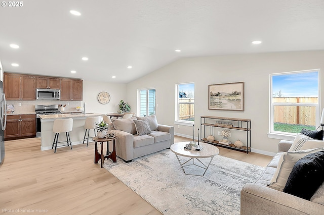 1021 Sommerville Loop, Harrisburg, OR 97446 - living area featuring light wood finished floors, vaulted ceiling, recessed lighting, and baseboards