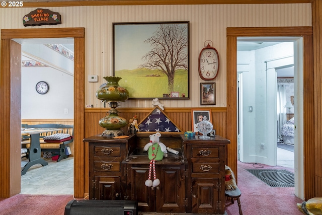 860 Adams St, Eugene, OR 97402 - detailed view of carpet floors, wainscoting, and wallpapered walls