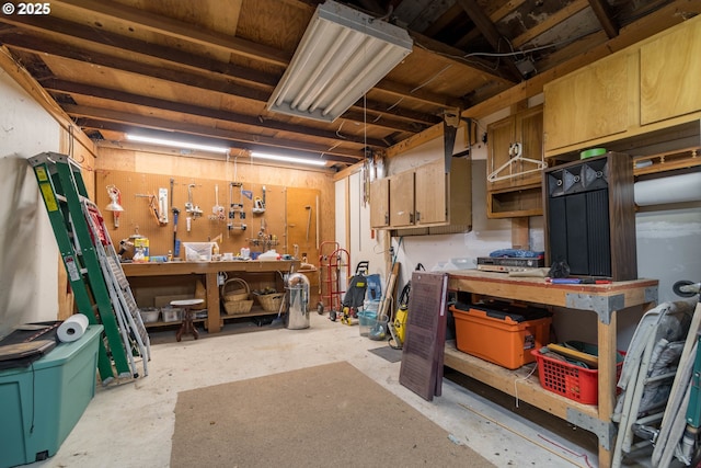 860 Adams St, Eugene, OR 97402 - below grade area featuring a workshop area