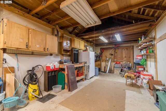 860 Adams St, Eugene, OR 97402 - below grade area with freestanding refrigerator
