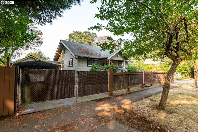 860 Adams St, Eugene, OR 97402 - view of front of home featuring a fenced front yard and a gate