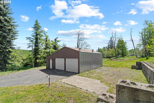 view of detached garage