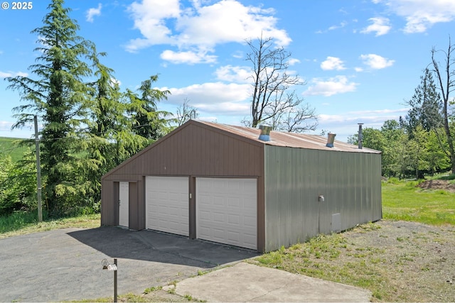 view of detached garage