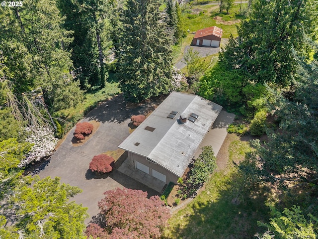 aerial view of property and surrounding area