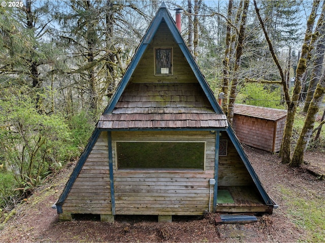view of outdoor structure with an outdoor structure