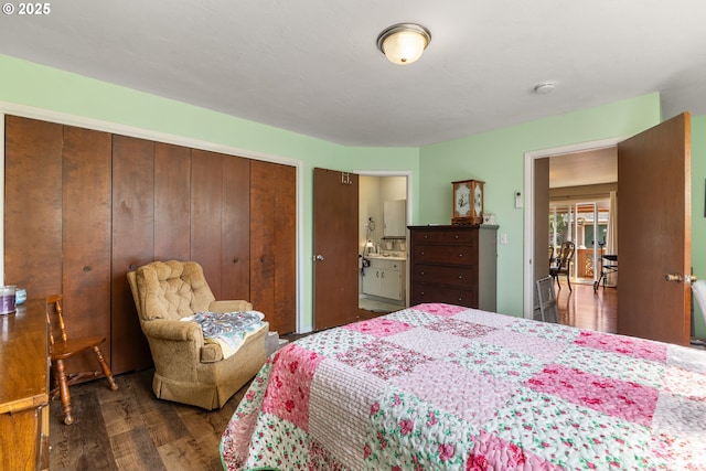 1495 N Hemlock St, Coquille, OR 97423 - bedroom featuring wood finished floors, a closet, and ensuite bathroom
