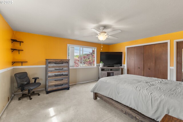 1495 N Hemlock St, Coquille, OR 97423 - bedroom with carpet, ceiling fan, and a closet