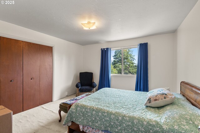 1495 N Hemlock St, Coquille, OR 97423 - carpeted bedroom with a closet