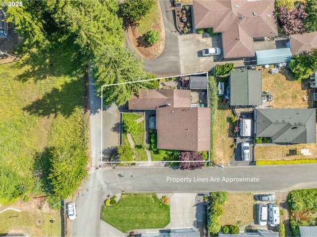 1495 N Hemlock St, Coquille, OR 97423 - aerial view of residential area featuring property boundaries highlighted