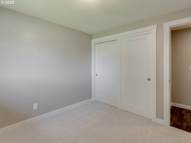907 NW 90th St, Vancouver, WA 98665 - unfurnished bedroom featuring light carpet, a closet, and a textured ceiling