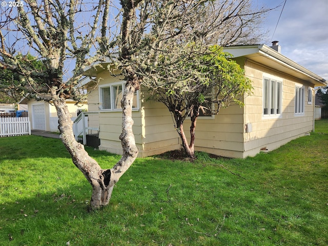 view of side of property featuring a lawn