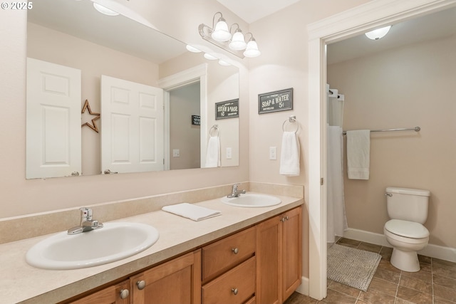 31529 SE Eagle Cliff Ln, Eagle Creek, OR 97022 - full bathroom with double vanity, toilet, baseboards, and a shower with curtain
