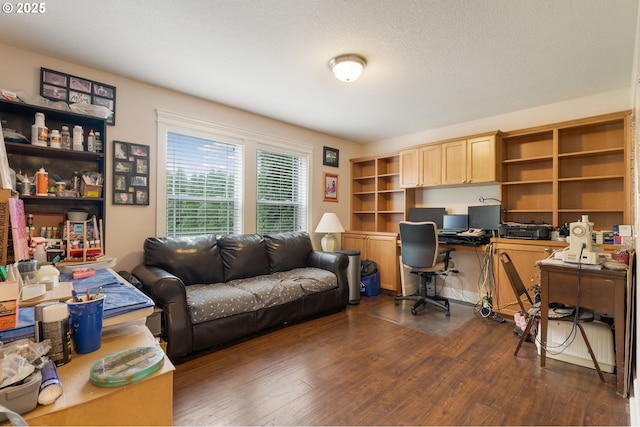 31529 SE Eagle Cliff Ln, Eagle Creek, OR 97022 - home office featuring dark wood-style floors