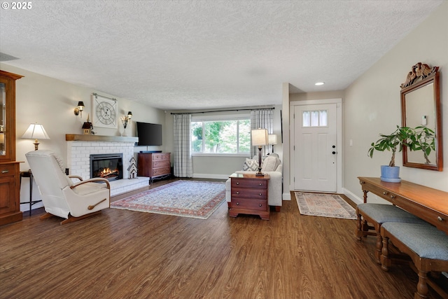 2648 SE Risley Ave, Milwaukie, OR 97267 - living area with a textured ceiling, wood finished floors, healthy amount of natural light, a fireplace, and recessed lighting