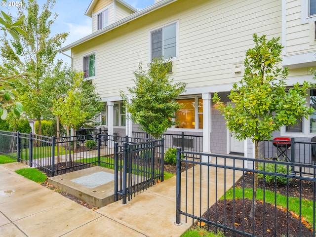 10827 E Burnside St, Portland, OR 97035 - view of front of home featuring a fenced front yard
