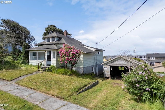 118 SW Brook St, Newport, OR 97365 - bungalow-style house with a chimney and a front lawn