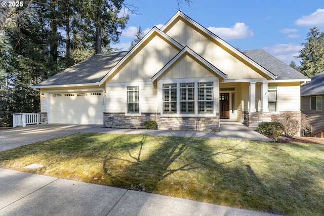 craftsman-style house featuring a garage and a front yard