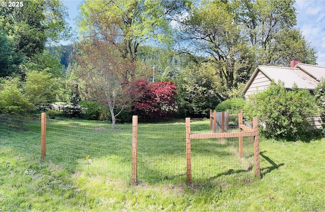 42799 Leaburg Dr, Walterville, OR 97489 - view of yard with fence