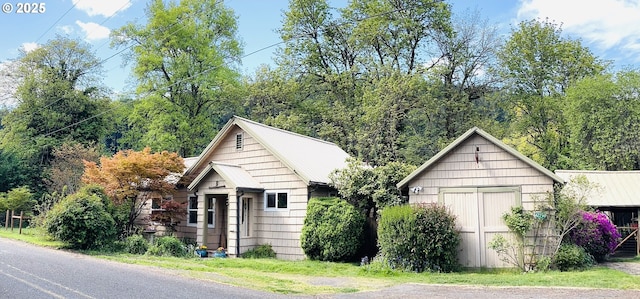 42799 Leaburg Dr, Walterville, OR 97489 - exterior space with an outbuilding