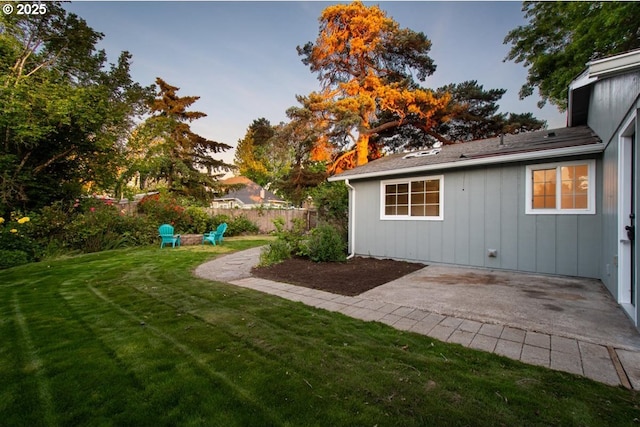 2450 Eddy Ave NE, Salem, OR 97301 - yard at dusk with a patio