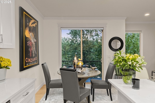 dining space with light wood-style flooring, crown molding, plenty of natural light, baseboards, and recessed lighting