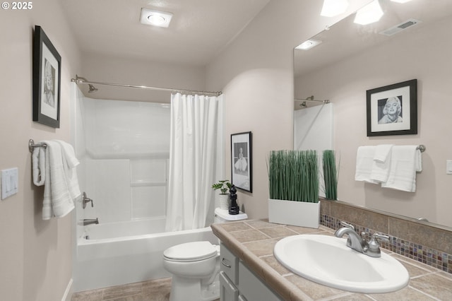 full bath with shower / bath combo, vanity, toilet, and tasteful backsplash