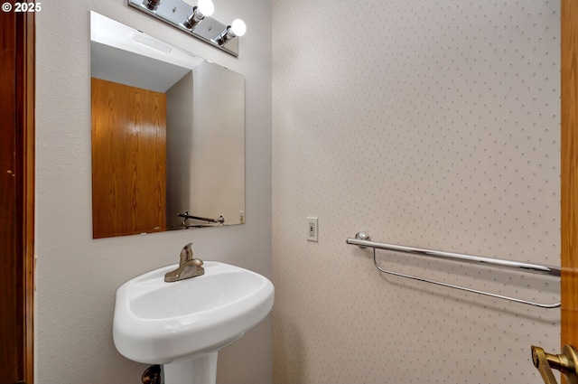 915 Marquet Way, Eugene, OR 97401 - bathroom with a sink