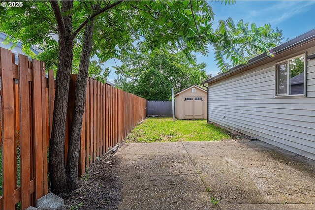 10522 SE Liebe St, Portland, OR 97266 - fenced backyard with a patio area