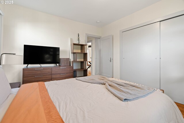 6232 NE 6th Ave, Portland, OR 97211 - bedroom with a closet and wood finished floors