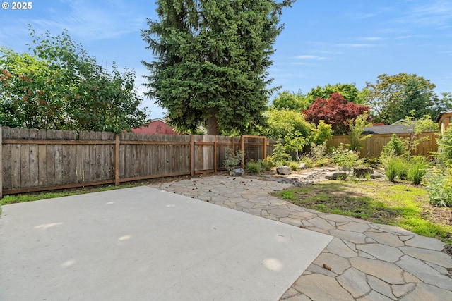 6232 NE 6th Ave, Portland, OR 97211 - fenced backyard featuring a patio